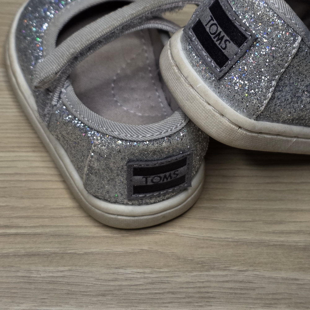 Toddler Size 3 TOMS Kids Sparkle Mary Jane Shoes in Silver - Picture 5 of 5